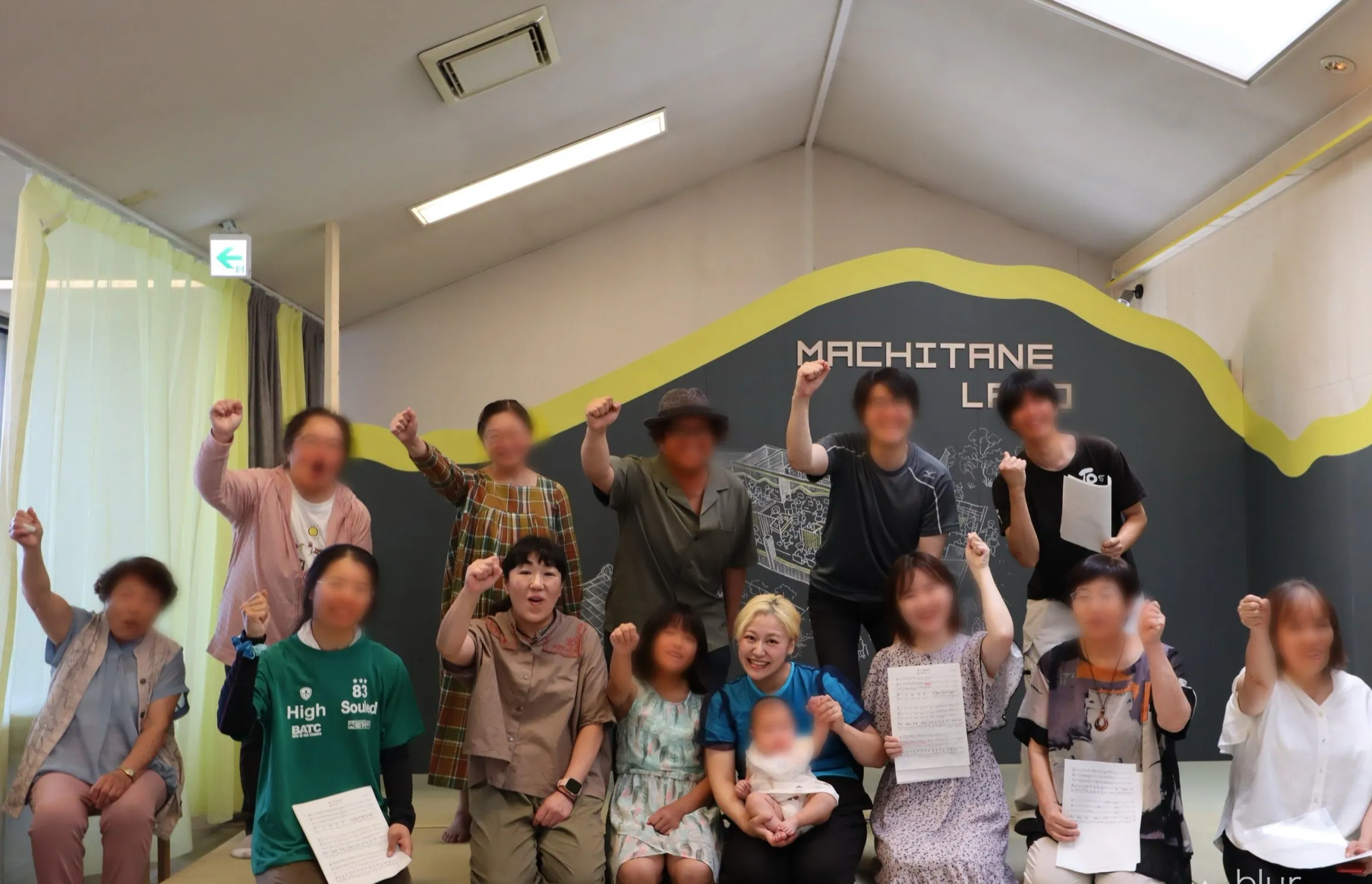 楽譜を手に集まった参加者のみなさん